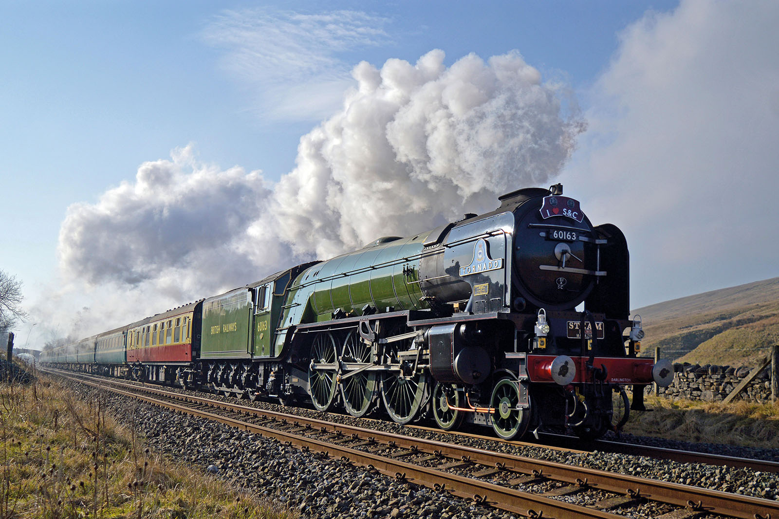 Паровоз быстро. Паровоз Торнадо 60163. Steam locomotive 60163 Tornado. Mallard паровоз. Современный паровоз.